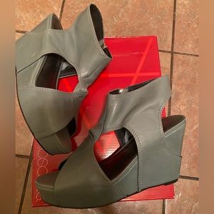 Pour la Victoire platform open toe sandals grey size 8